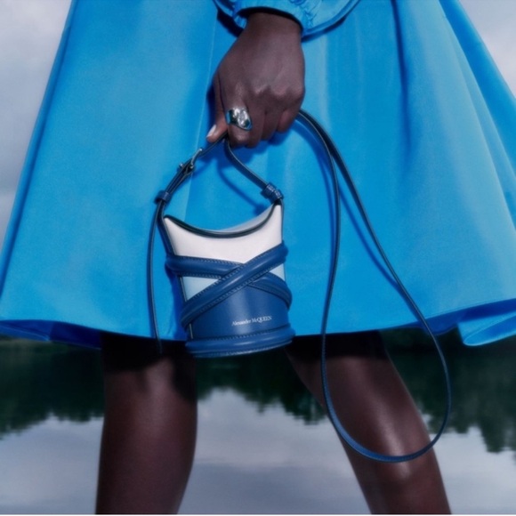 Alexander McQueen Micro Curve Leather
Bucket Bag - Picture 2 of 13